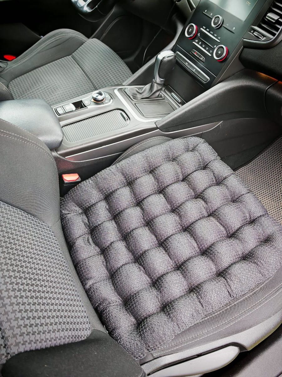 снимок Подушка автомобильная на сиденье "ОРТО-ЛЮКС" черная 50*45 от магазина BIO-TEXTILES ОПТ